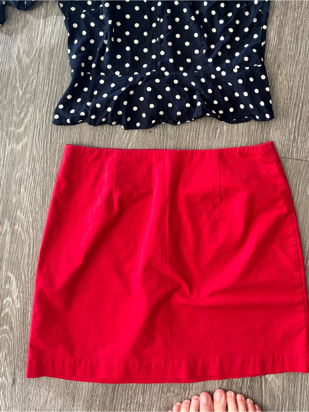 Size 6 Lining %100 cotton GAP , skirt %95 cotton GAP Bright Red Stretch Skirt